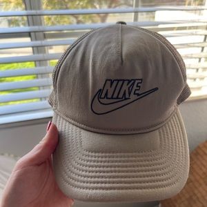 Beige Nike hat